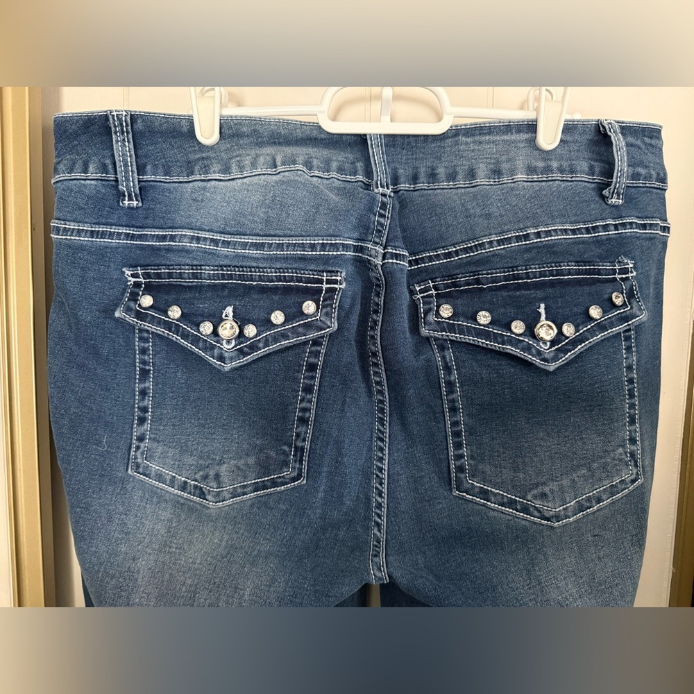🆕 Hot Topic Dark Indigo Skull Rose Rhinestone Flare Denim Pants Plus Size 18 - Picture 8 of 12